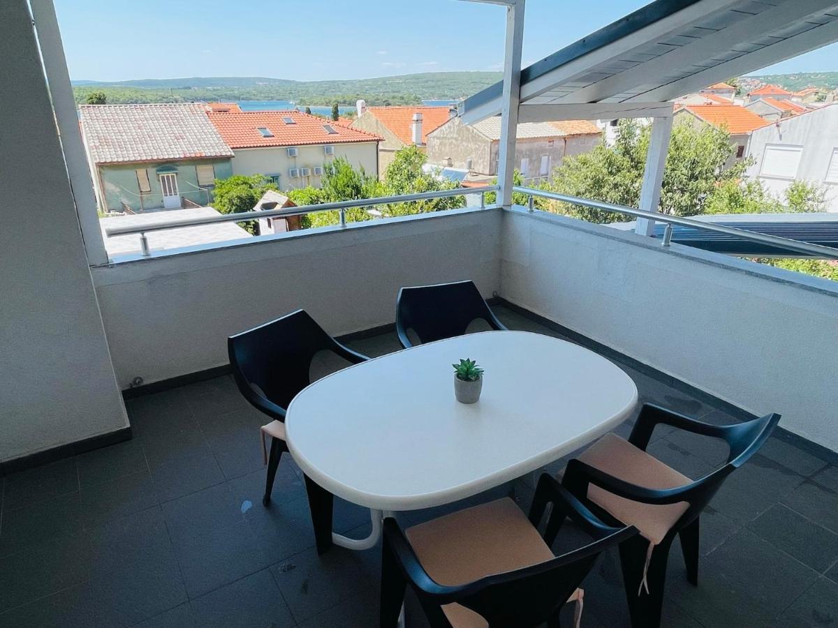 Ferienwohnung Beauty Living Jasmina Punat Exterior foto